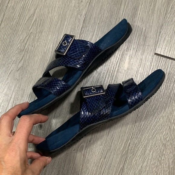 Vionic Skylar Navy Blue Embossed Leather Side Buckle Slide Sandals size 8 - Picture 5 of 9
